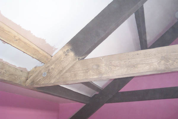wood cleaning, sandblasting, grit blasting, paint removal, oak cleaning, beam cleaning